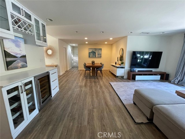 Detail Gallery Image 4 of 6 For 5091 Robinwood Dr, Huntington Beach,  CA 92649 - 3 Beds | 3 Baths