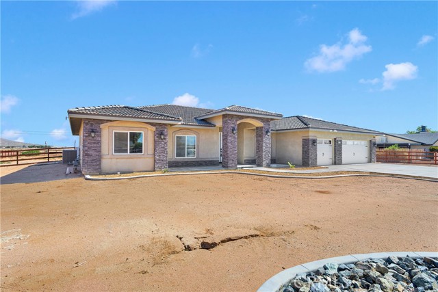 Detail Gallery Image 5 of 47 For 21192 Zuni Rd, Apple Valley,  CA 92307 - 4 Beds | 3/1 Baths