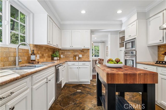 Detail Gallery Image 24 of 73 For 4590 Ensenada Dr, Woodland Hills,  CA 91364 - 3 Beds | 2/1 Baths