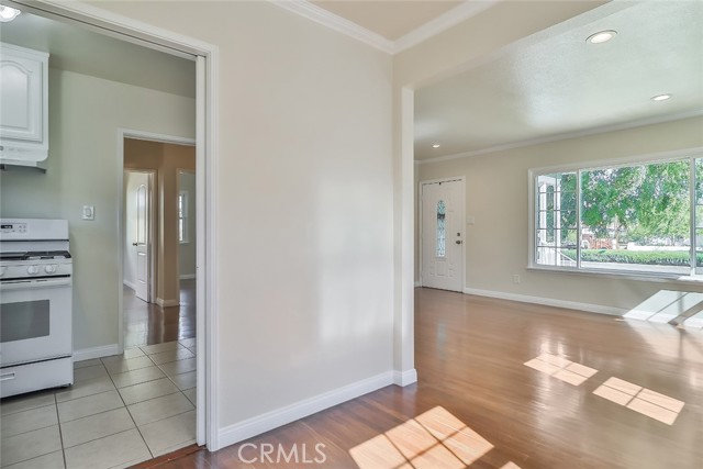 Detail Gallery Image 8 of 41 For 3411 W Chandler Bld, Burbank,  CA 91505 - 3 Beds | 1/1 Baths