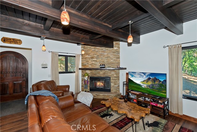 28545 Wabash Drive, Lake Arrowhead CA: https://media.crmls.org/medias/2a7200d3-028b-46a2-8a5c-406a1de58a20.jpg