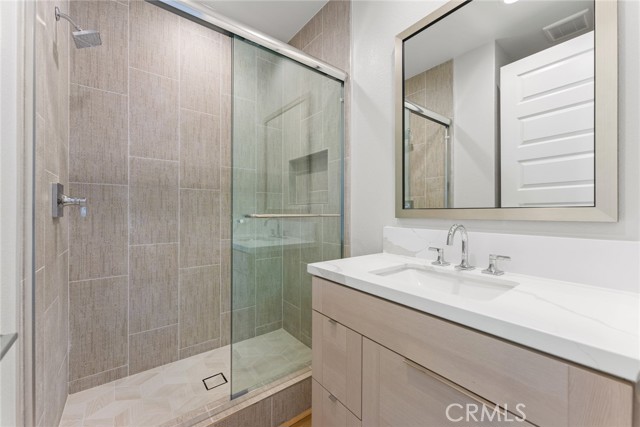 Detail Gallery Image 22 of 56 For 209 Stage, Irvine,  CA 92618 - 5 Beds | 5 Baths