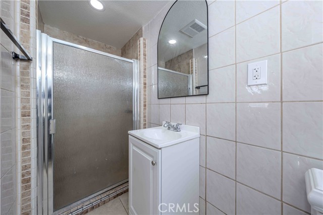 Detail Gallery Image 25 of 33 For 123 S Olive St, Anaheim,  CA 92805 - 4 Beds | 3 Baths