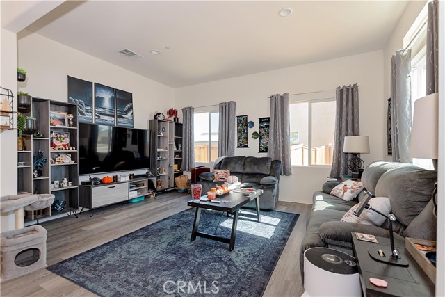 Detail Gallery Image 3 of 38 For 3013 via Bella Rosa, Rosamond,  CA 93560 - 4 Beds | 3 Baths