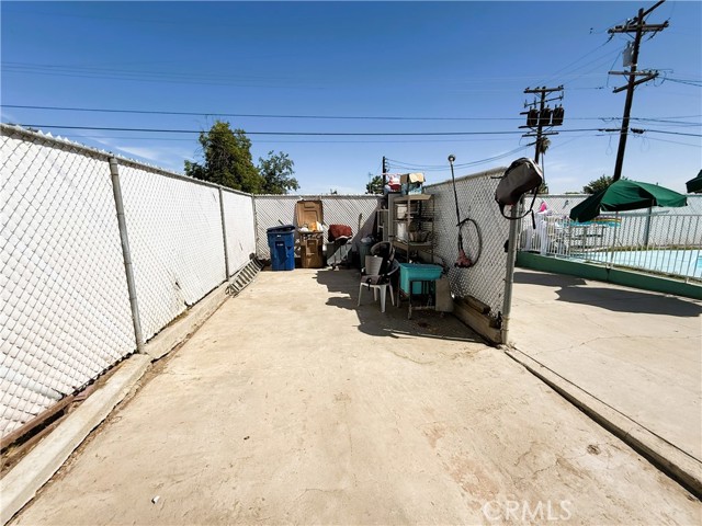 Detail Gallery Image 32 of 40 For 1320 White Ln, Bakersfield,  CA 93307 - 4 Beds | 2 Baths