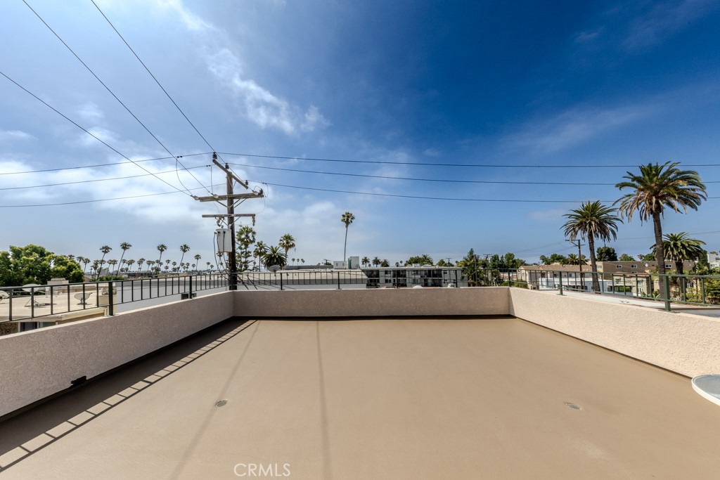 https://media.crmls.org/medias/2a72fc95-1224-4663-8f32-ca2b3feea9d8.jpg?preset=X-Large