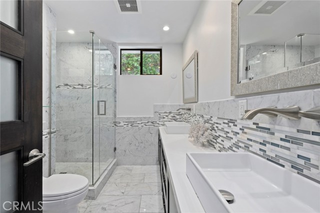 Detail Gallery Image 12 of 19 For 3655 Glenridge, Sherman Oaks,  CA 91423 - 3 Beds | 3 Baths