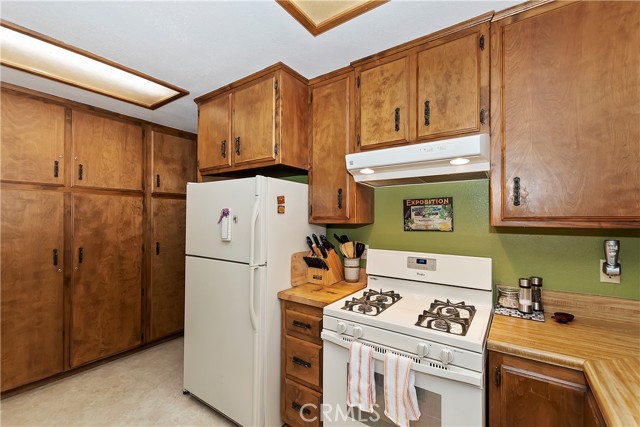 Detail Gallery Image 15 of 44 For 744 Bergschrund Dr, Crestline,  CA 92325 - 3 Beds | 2/1 Baths