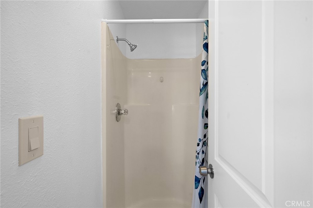 https://media.crmls.org/medias/2a779dba-dc5a-4795-b3ab-be74c2e1a405.jpg?preset=X-Large