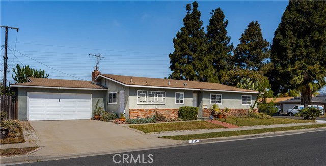 Detail Gallery Image 1 of 1 For 16541 Ross Ln, Huntington Beach,  CA 92647 - 4 Beds | 2 Baths