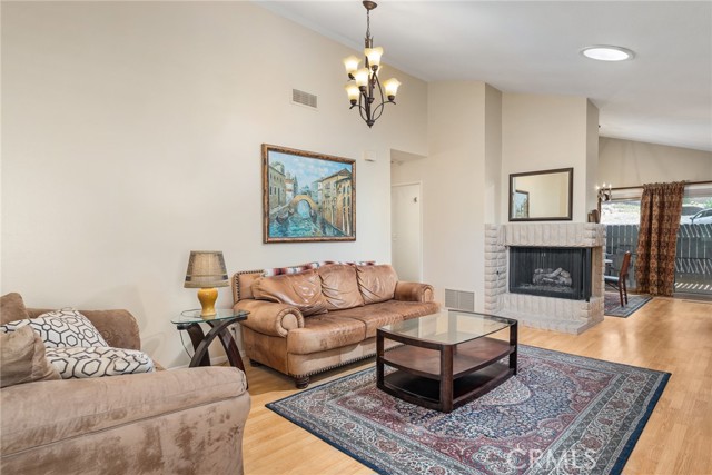 Detail Gallery Image 5 of 31 For 1400 Market St, Vista,  CA 92084 - 2 Beds | 2 Baths