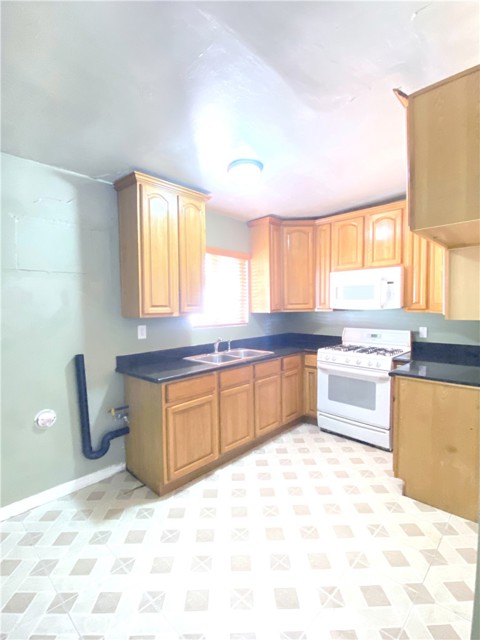 24170 Sunnymead Boulevard, Moreno Valley CA: https://media.crmls.org/medias/2a78a2e8-a9b4-495a-a65a-10642e914485.jpg