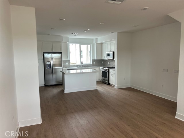 Detail Gallery Image 6 of 24 For 1700 E Park #8, Anaheim,  CA 92805 - 3 Beds | 2/1 Baths