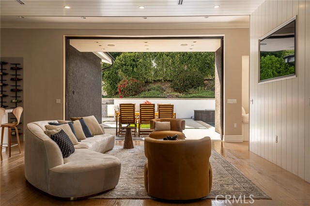 4635 Brewster Drive, Tarzana CA: https://media.crmls.org/medias/2a79bd86-9bf9-41f1-8901-56819404ed74.jpg