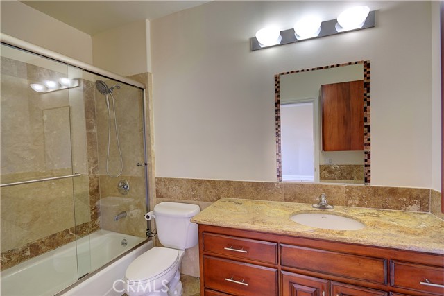 Detail Gallery Image 11 of 20 For 5234 Vantage #105,  Valley Village,  CA 91607 - 2 Beds | 3 Baths