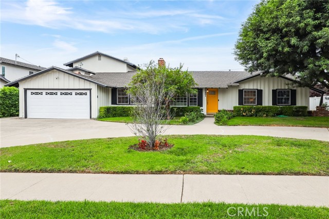 Detail Gallery Image 1 of 46 For 13891 Laurinda Way, North Tustin,  CA 92705 - 5 Beds | 4 Baths