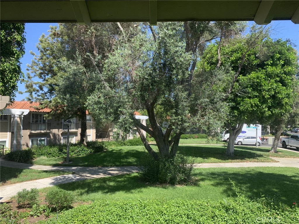 https://media.crmls.org/medias/2a7a1728-6f53-4b1a-a19a-f83de210f963.jpg?preset=X-Large