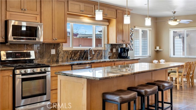 5215 E Monlaco Road, Long Beach CA: https://media.crmls.org/medias/2a7a495c-e05d-4d31-af50-1755d06083e6.jpg