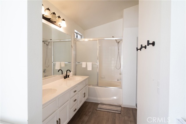 15303 Lakebreeze Lane, Lake Elsinore CA: https://media.crmls.org/medias/2a7a6eed-17c9-4548-b7ae-8048d06f61b1.jpg