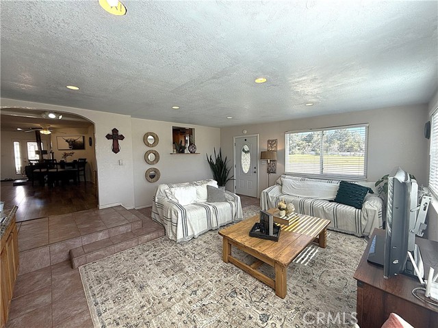 Detail Gallery Image 10 of 53 For 3840 Lupine, Rosamond,  CA 93560 - 4 Beds | 3 Baths