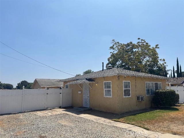 17387 Merrill Avenue, Fontana CA: https://media.crmls.org/medias/2a7c8748-dd5d-4f89-a4e4-b2a0a3fb42f7.jpg