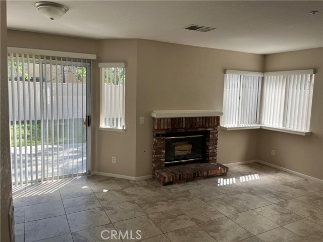 Detail Gallery Image 5 of 14 For 13747 Stanford Ct, Fontana,  CA 92336 - 4 Beds | 3 Baths