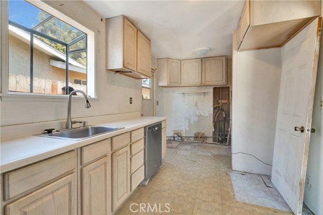Detail Gallery Image 8 of 28 For 22942 Elkwood St, West Hills,  CA 91304 - 4 Beds | 2 Baths