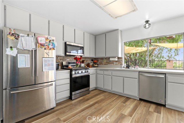 Detail Gallery Image 13 of 30 For 12518 Bernadette St, Pacoima,  CA 91331 - 4 Beds | 2 Baths