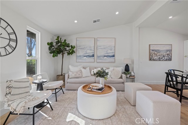 Detail Gallery Image 5 of 22 For 19017 Drycliff St, Canyon Country,  CA 91351 - 3 Beds | 1 Baths