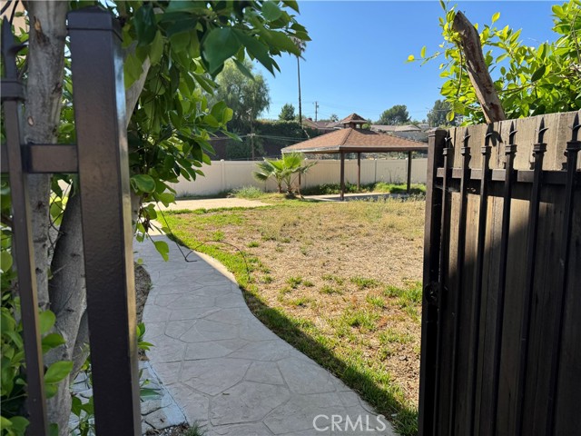 Detail Gallery Image 2 of 2 For 12265 N Lima, Sylmar,  CA 91342 - 4 Beds | 3 Baths