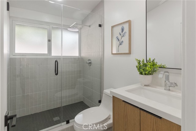 Detail Gallery Image 12 of 46 For 6909 De Celis Pl, Van Nuys,  CA 91406 - 3 Beds | 2 Baths