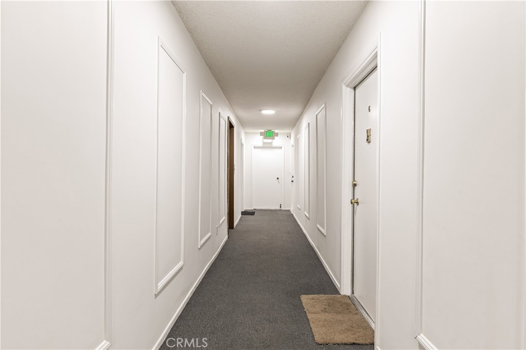 https://media.crmls.org/medias/2a80c556-5985-4e72-bc2e-e9060bc18521.jpg?preset=X-Large