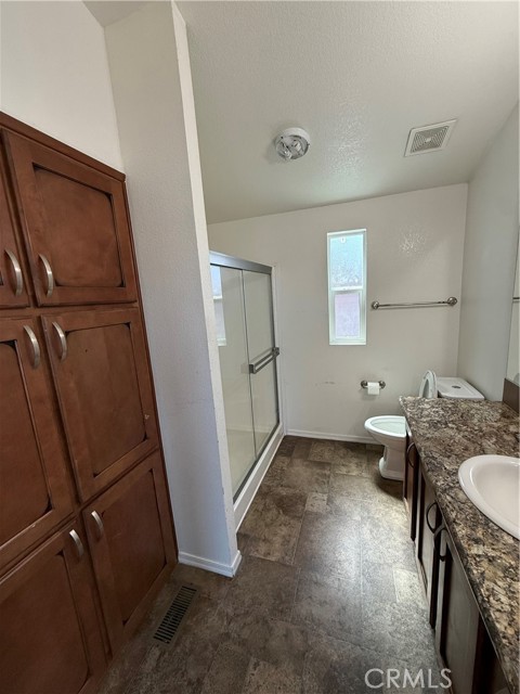 11101 Imperial Hwy, Norwalk CA: https://media.crmls.org/medias/2a81c570-f90d-4931-86ed-de7665d2335e.jpg