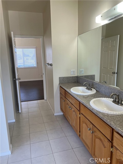 7004 Longridge Avenue, North Hollywood CA: https://media.crmls.org/medias/2a8202c4-7fff-48d6-b4c9-6989cf1bf787.jpg