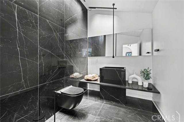 Detail Gallery Image 14 of 29 For 1318 Outrigger Dr, Corona Del Mar,  CA 92625 - 4 Beds | 4/1 Baths