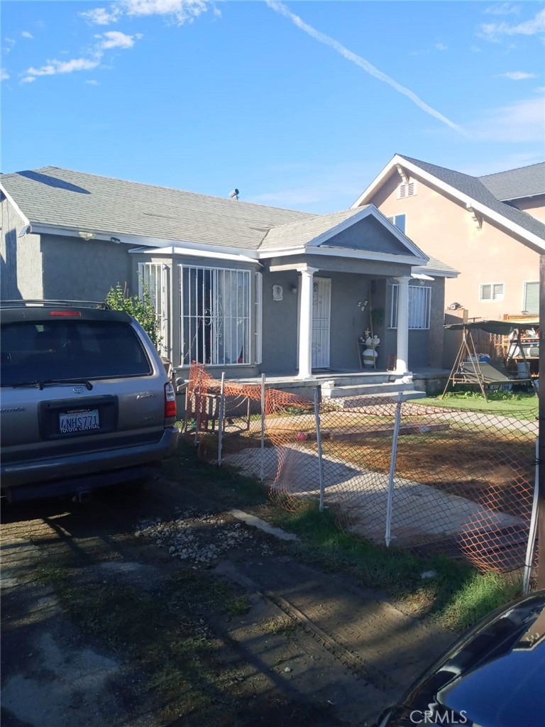 THIS TRIPLEX IS LOCATED IN A VERY DESIRABLE AREA OF LOS ANGELES, WITH A TOTAL OF 5 BEDROOMS IN A LIVING AREA IS 2,240 sf, LOT SIZE 7,125 TWO BUILDINGS. PROPERTY LOCATED ON RENT CONTROL AREA.