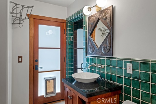 401 8th Street, Manhattan Beach CA: https://media.crmls.org/medias/2a82c427-faeb-4b23-a2cb-3d626eb9b890.jpg