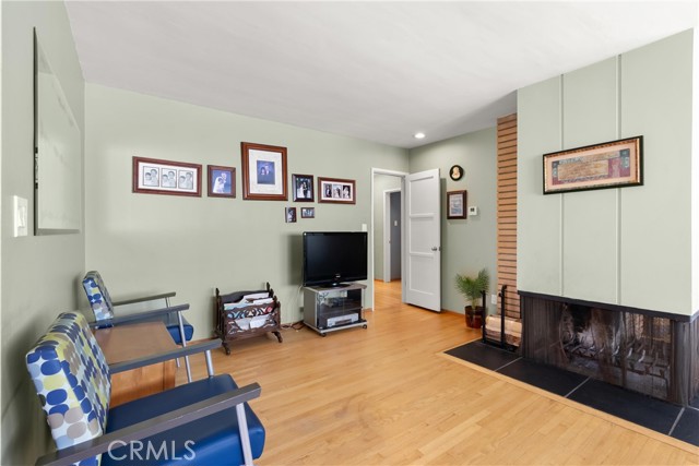 308 Flower Street, Costa Mesa CA: https://media.crmls.org/medias/2a834e89-4ffd-43fb-8567-17e7fb91ea25.jpg