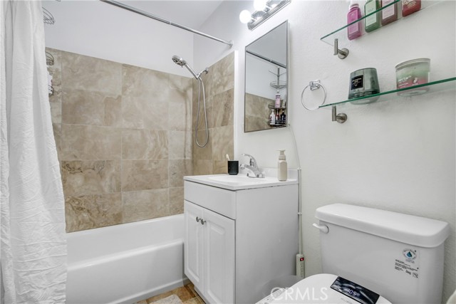 20200 Clark Street, Woodland Hills CA: https://media.crmls.org/medias/2a840bdf-d0b6-4bf9-86c2-7a81a8cf6013.jpg