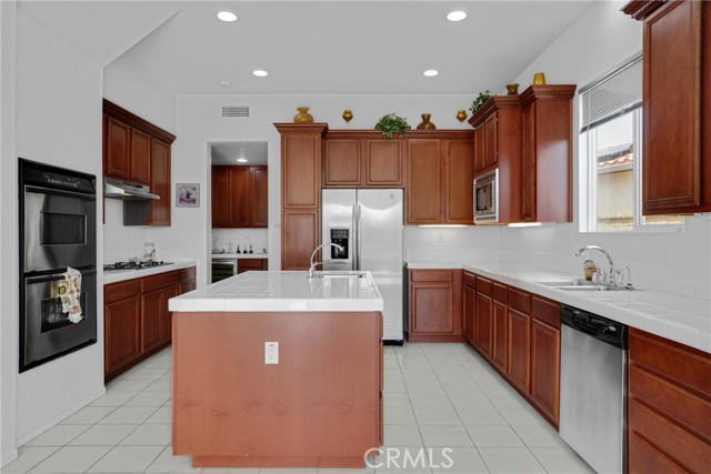 Detail Gallery Image 11 of 46 For 24306 via La Casa, Valencia,  CA 91354 - 4 Beds | 3 Baths