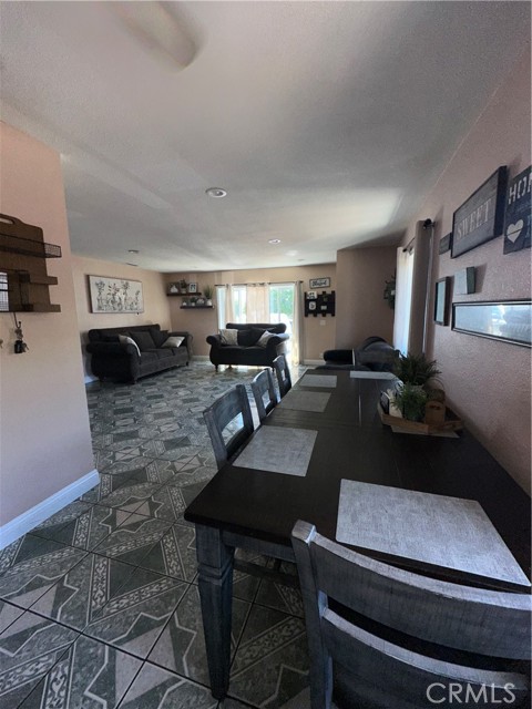 9387 Frankfort Avenue, Fontana CA: https://media.crmls.org/medias/2a8461b0-b003-4bc0-b9f4-3562ea5b7208.jpg