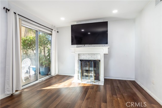 Detail Gallery Image 10 of 34 For 10125 De Soto #45,  Chatsworth,  CA 91311 - 3 Beds | 3 Baths