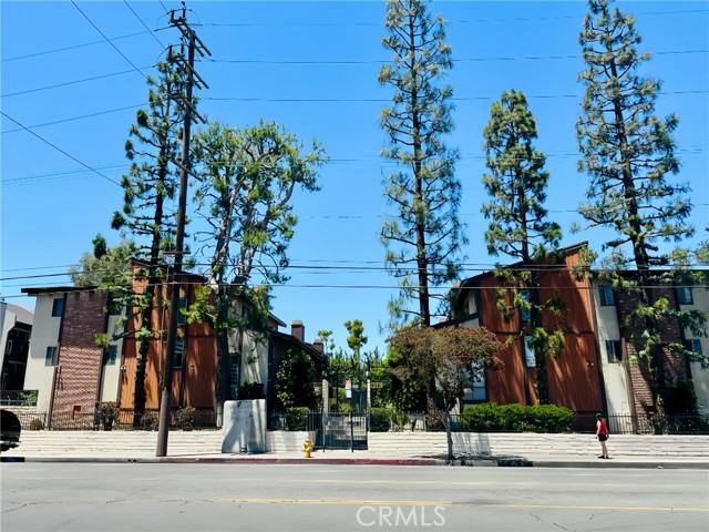 9039 Van Nuys Boulevard, Panorama City CA: https://media.crmls.org/medias/2a84d4e0-e8b4-43d4-8066-0a4bdbd27225.jpg