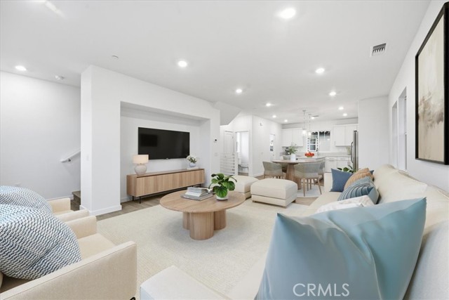 Detail Gallery Image 2 of 28 For 2520 Bombay St, South El Monte,  CA 91733 - 4 Beds | 3/1 Baths