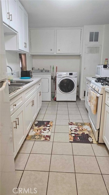 929 E Elizabeth Street, Barstow CA: https://media.crmls.org/medias/2a858613-57e1-441b-976d-b0a86c4bd9ca.jpg