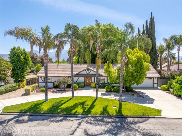 274 N Hemet Street, Hemet CA: https://media.crmls.org/medias/2a858dab-9213-4012-9f2c-db6075dbfe43.jpg
