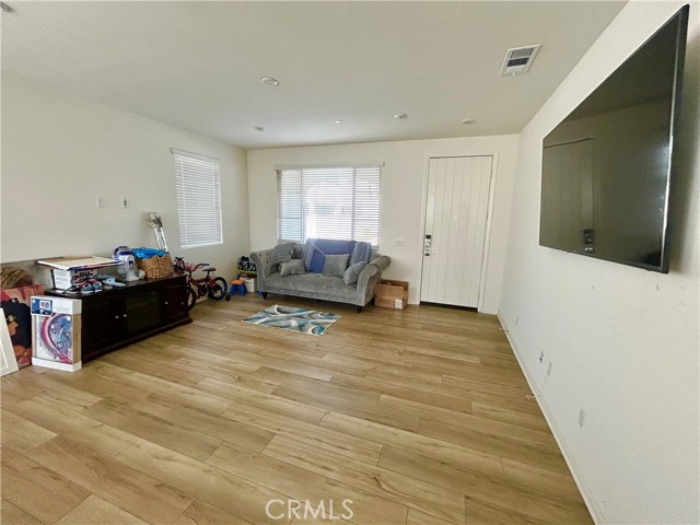 Detail Gallery Image 5 of 14 For 1485 E Laurelwood Dr, San Bernardino,  CA 92408 - 3 Beds | 2/1 Baths