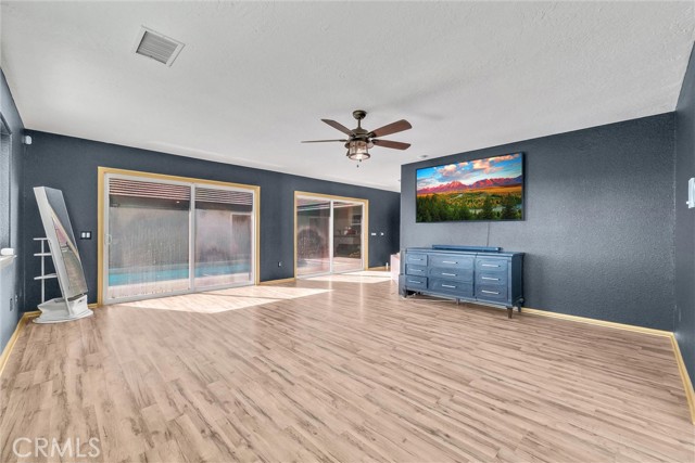 Detail Gallery Image 20 of 34 For 10180 Buffalo Rd, Oak Hills,  CA 92344 - 5 Beds | 4 Baths