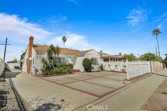 7343 Tujunga Avenue photo 2