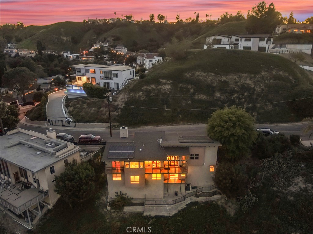 https://media.crmls.org/medias/2a86420f-330d-4ee9-8088-b31e69ebc2de.jpg?preset=X-Large